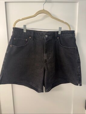Abercrombie & Fitch The Dad Short Washed Black Denim High Rise – Size 32 / 14